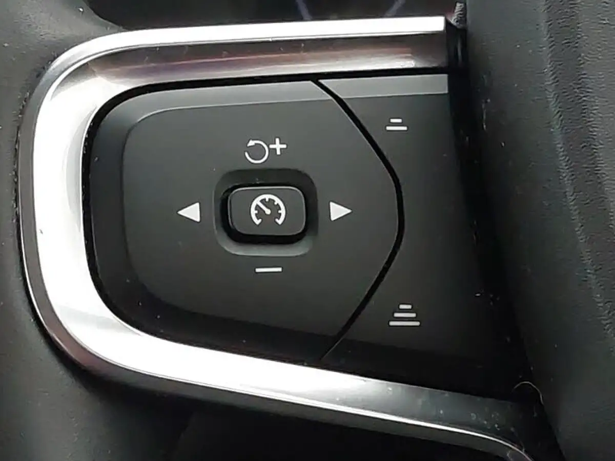 2020-volvo-xc40-20-b4-inscription-pro-big-13