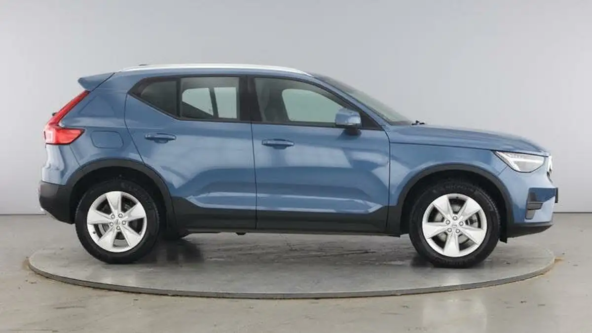 2024-volvo-xc40-20-b3-core-big-3