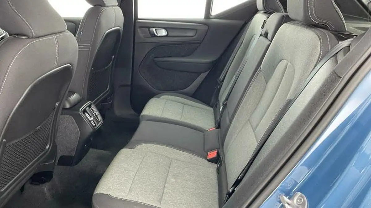 2024-volvo-xc40-20-b3-core-big-31
