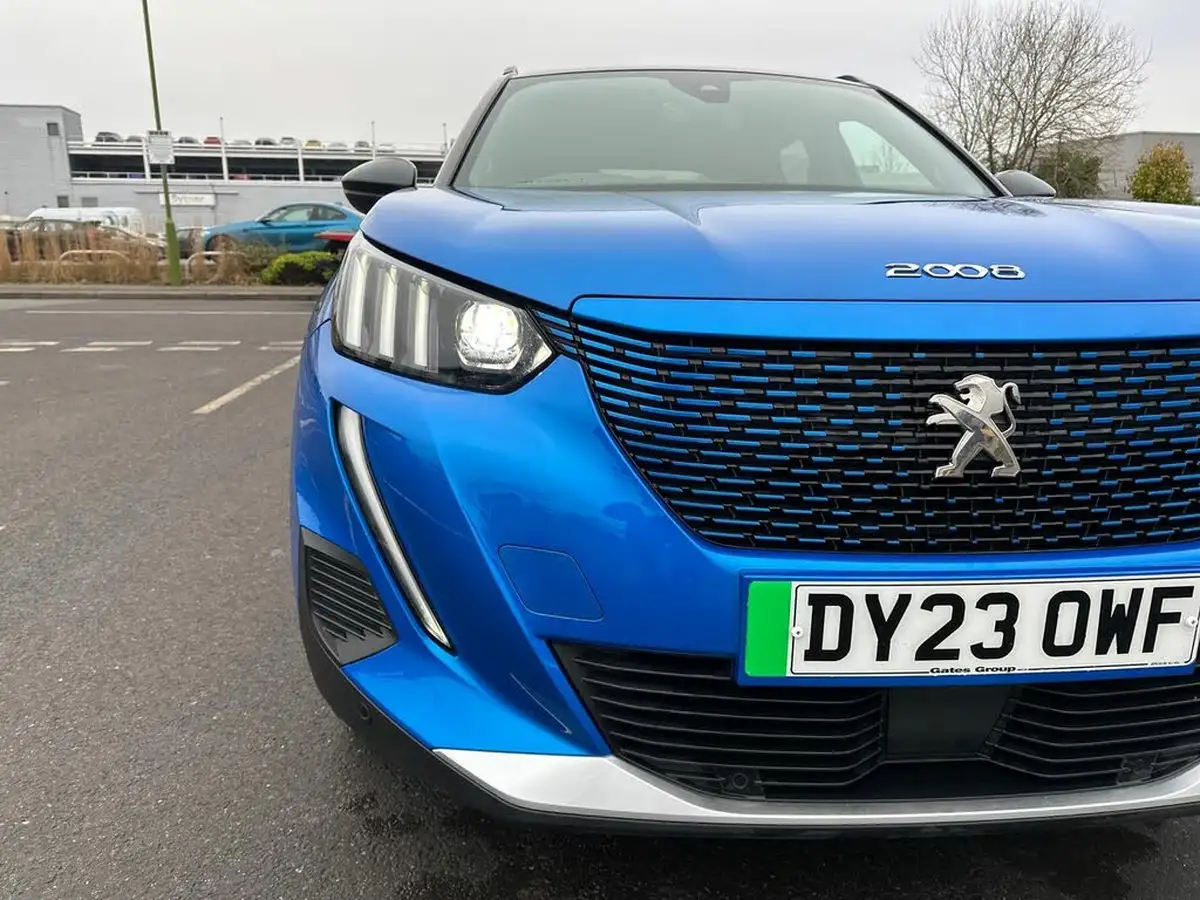 2023-peugeot-2008-suv-e-gt-136bhp-50kwh-station-wagon-big-25