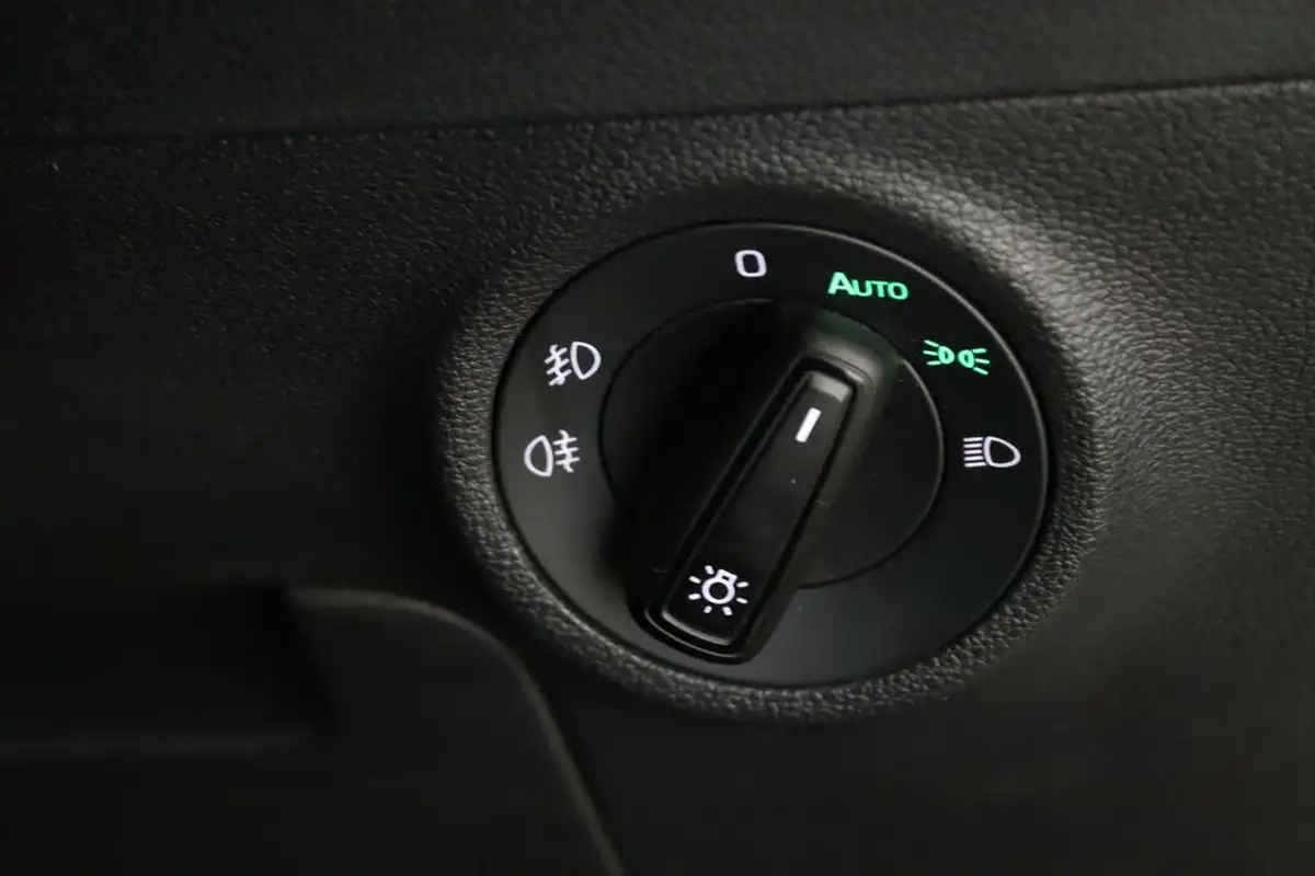 2021-skoda-karoq-10-tsi-se-drive-110ps-big-16