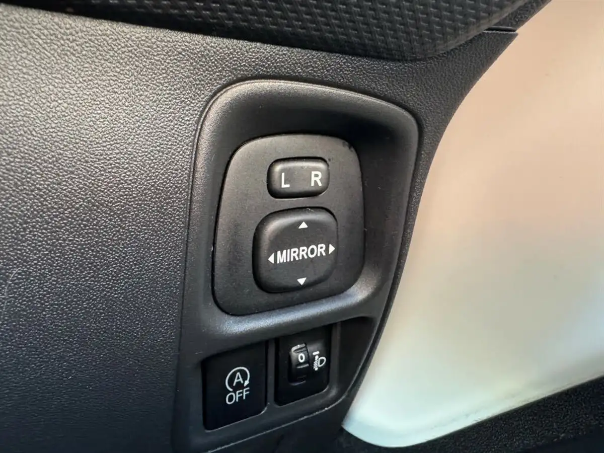 2020-citroen-c1-10-vti-flair-ss-5d-big-11