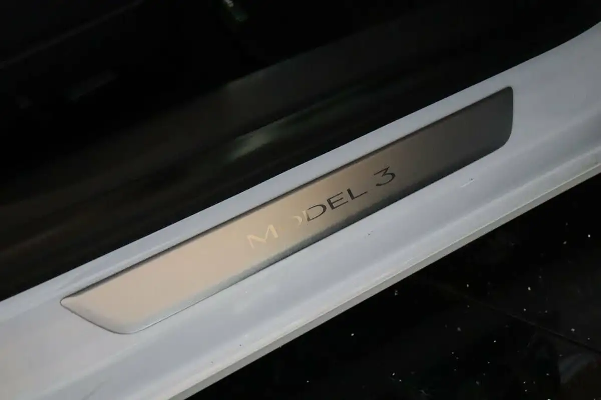 2019-tesla-model-3-e-standard-plus-big-17