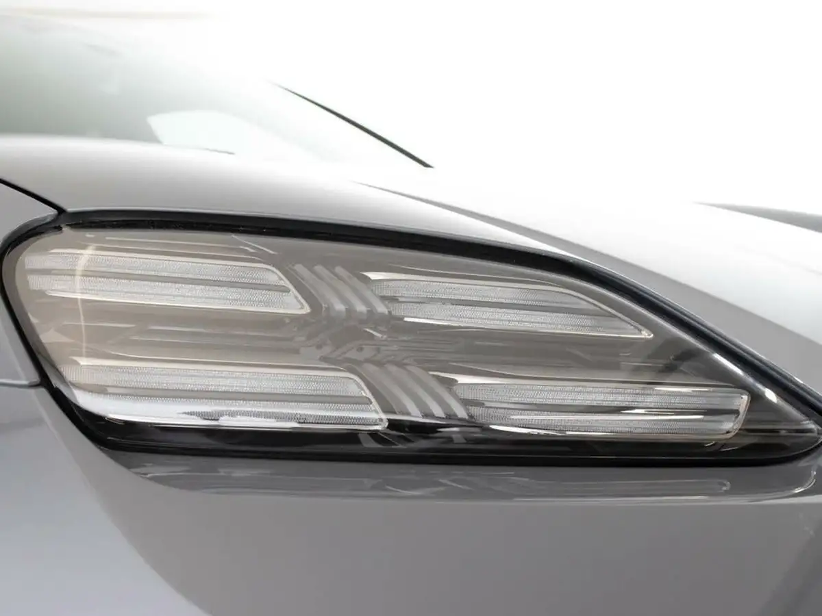 2024-porsche-macan-e-turbo-electric-big-21