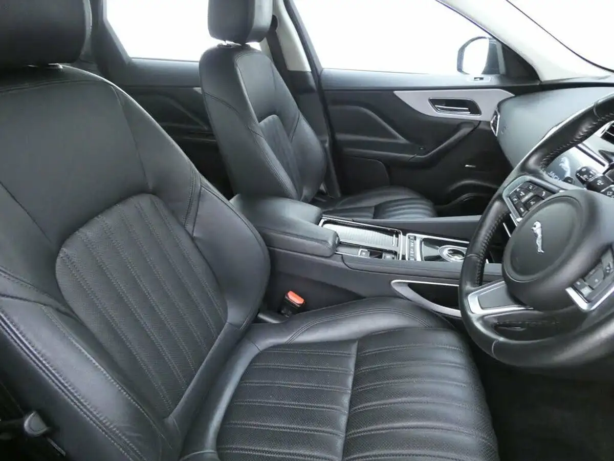2019-jaguar-f-pace-20i-portfolio-250ps-big-9