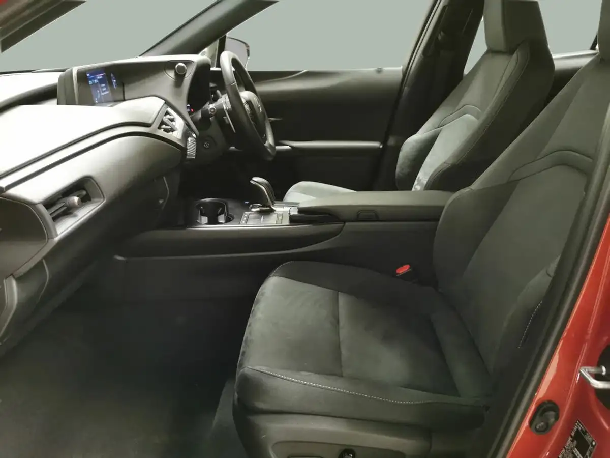 2022-lexus-ux-300e-e-ux-204ps-728kwh-big-3