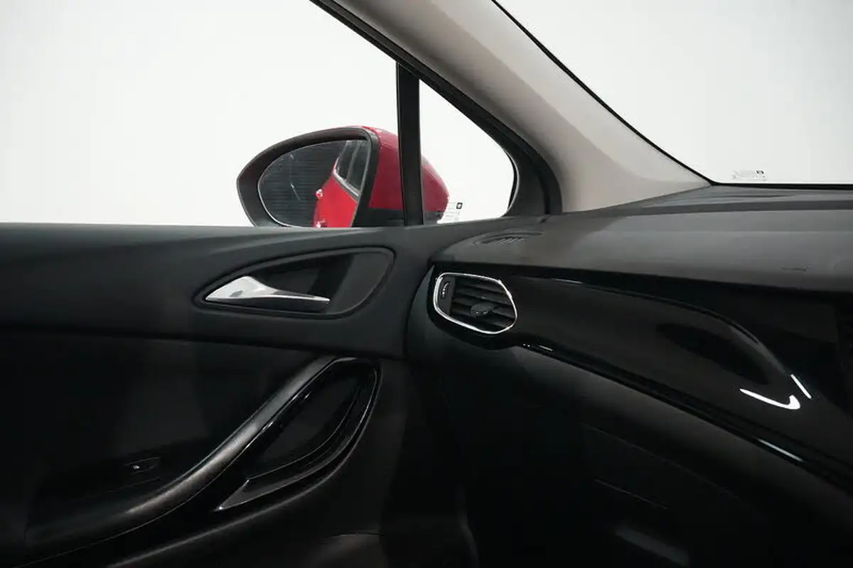2019-vauxhall-astra-14i-16v-turbo-sri-hatchback-big-37