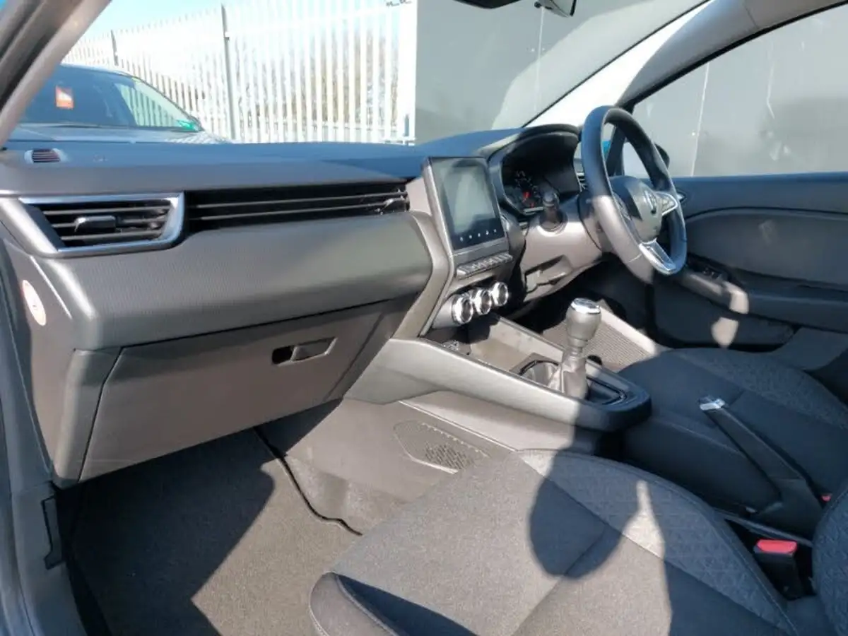 2022-renault-clio-10-tce-iconic-edition-big-4