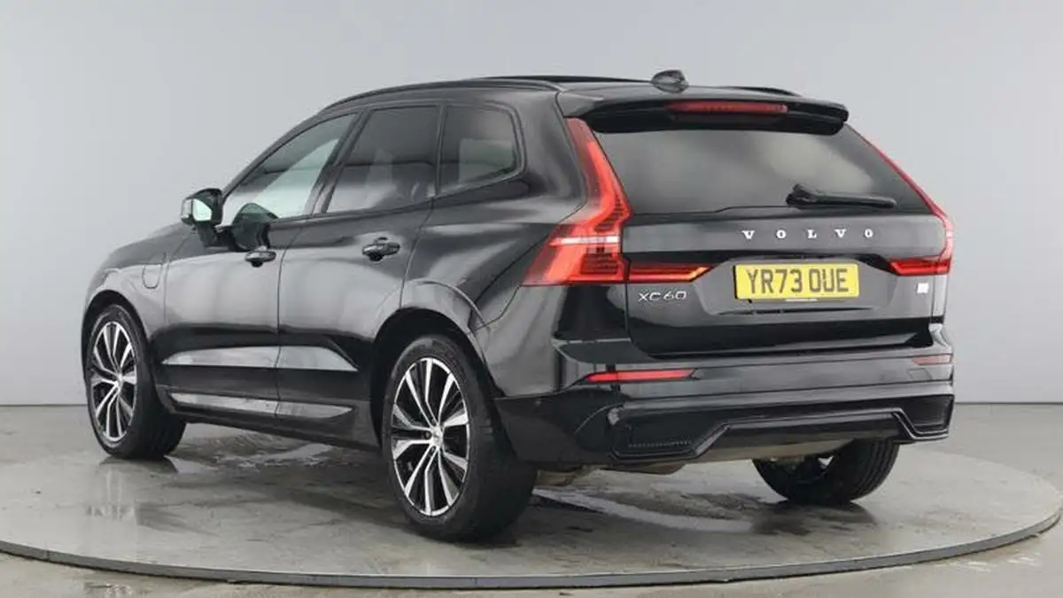2023-volvo-xc60-20-t8-ultimate-dark-big-2
