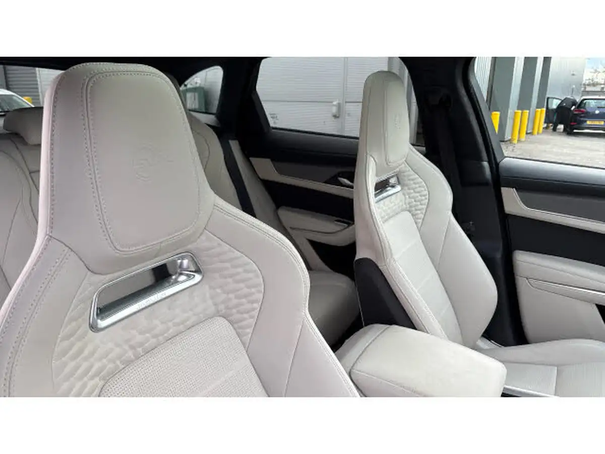 2022-jaguar-f-pace-50-v8-p550-svr-big-36