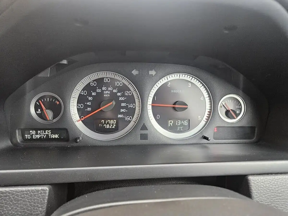 2014-volvo-xc90-24td-es-big-10