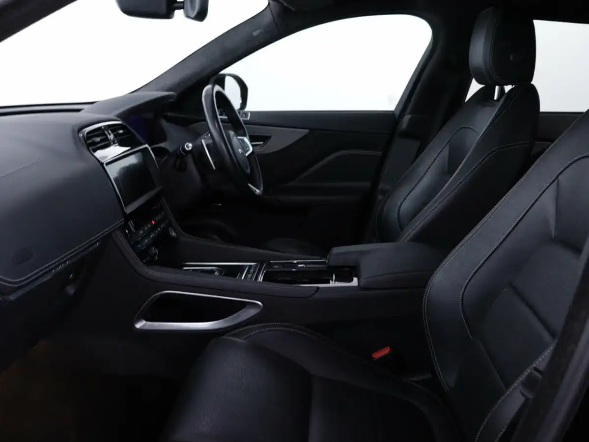 2020-jaguar-f-pace-20-i4d-chequered-flag-180ps-big-36