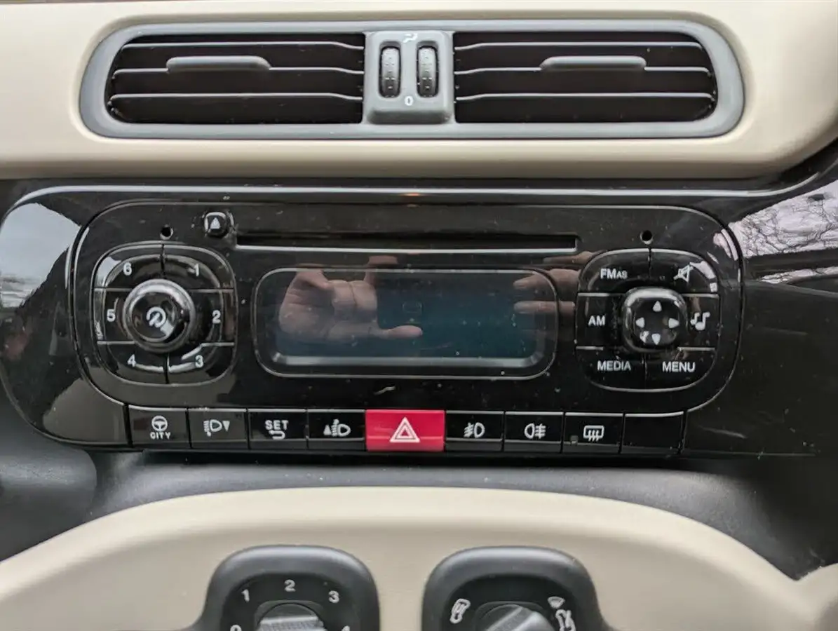 2014-fiat-panda-12-lounge-big-21
