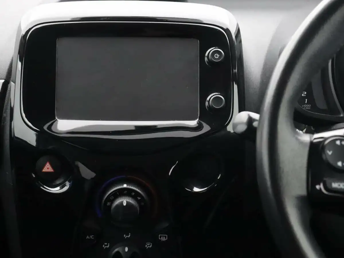 2016-toyota-aygo-10-vvt-i-x-cite-2-cyan-5d-big-6