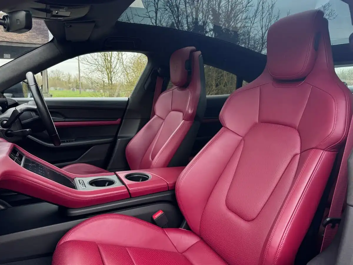 2020-porsche-taycan-e-turbo-big-11