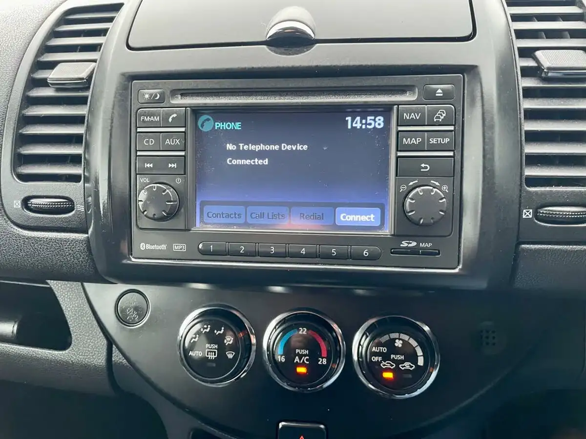 2011-nissan-note-16-tekna-big-44