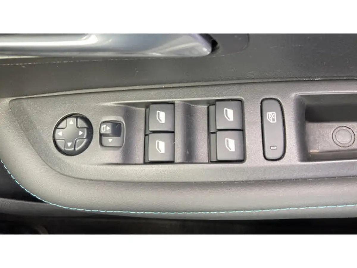 2021-peugeot-208-12-puretech-allure-premium-100bhp-big-18