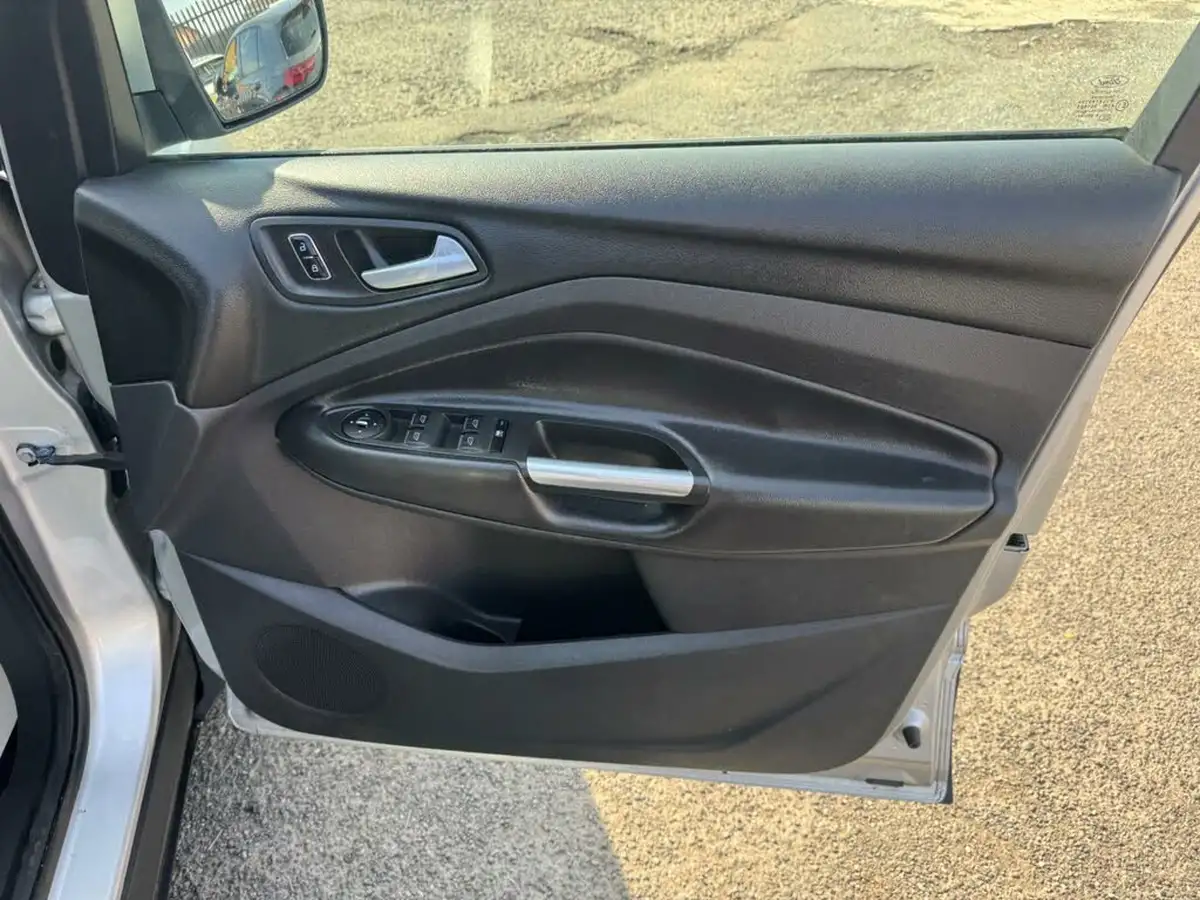 2013-ford-kuga-20tdci-zetec-big-35