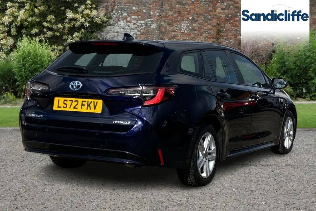 2022-toyota-corolla-18-vvt-i-icon-tech-spare-wheel-touring-sports-5d-big-3