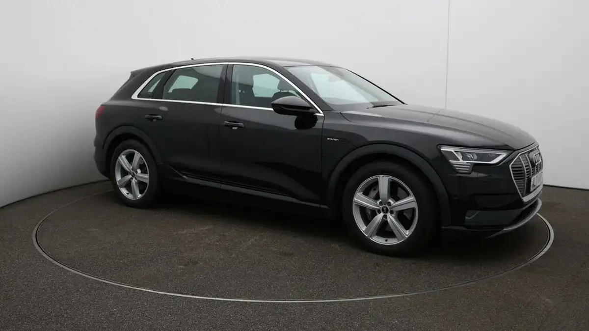 2021-audi-e-tron-55e-technik-station-wagon-big-35