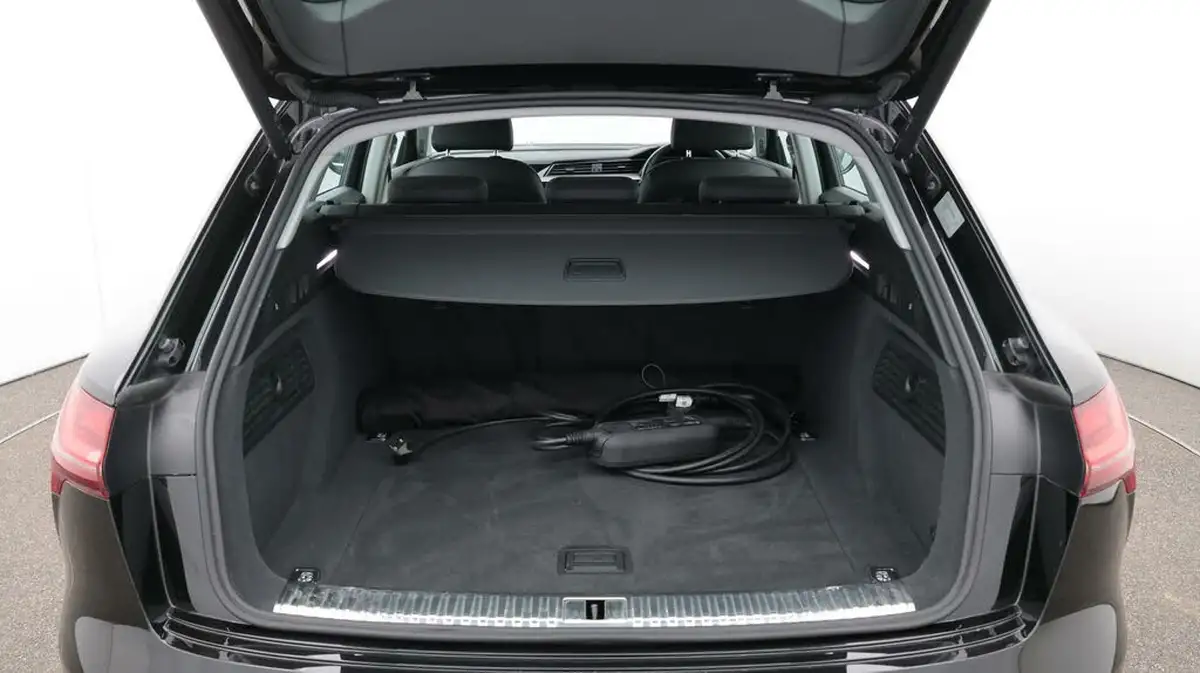 2021-audi-e-tron-55e-technik-station-wagon-big-17