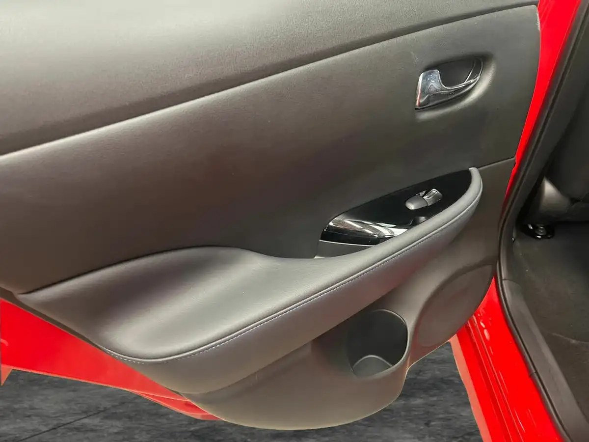 2023-nissan-leaf-e-e-tekna-59kwh-big-25