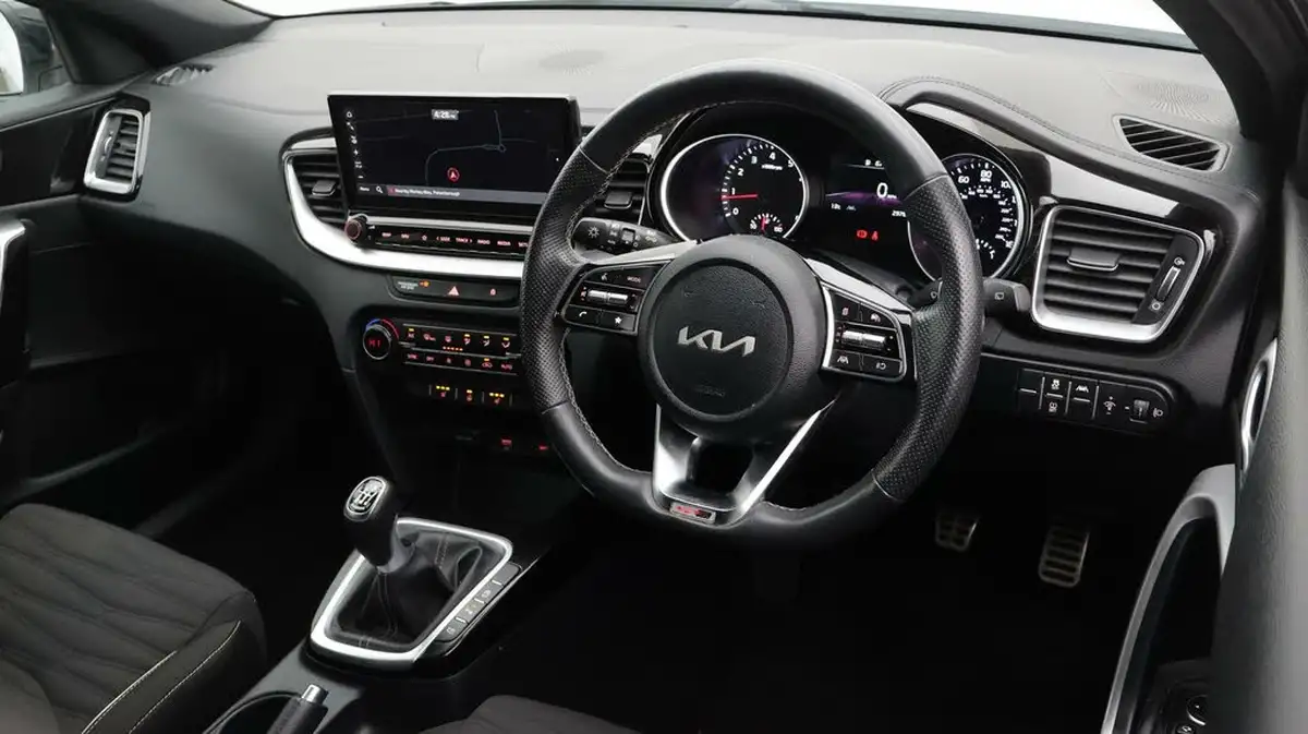 2022-kia-ceed-15-t-gdi-gt-line-big-9