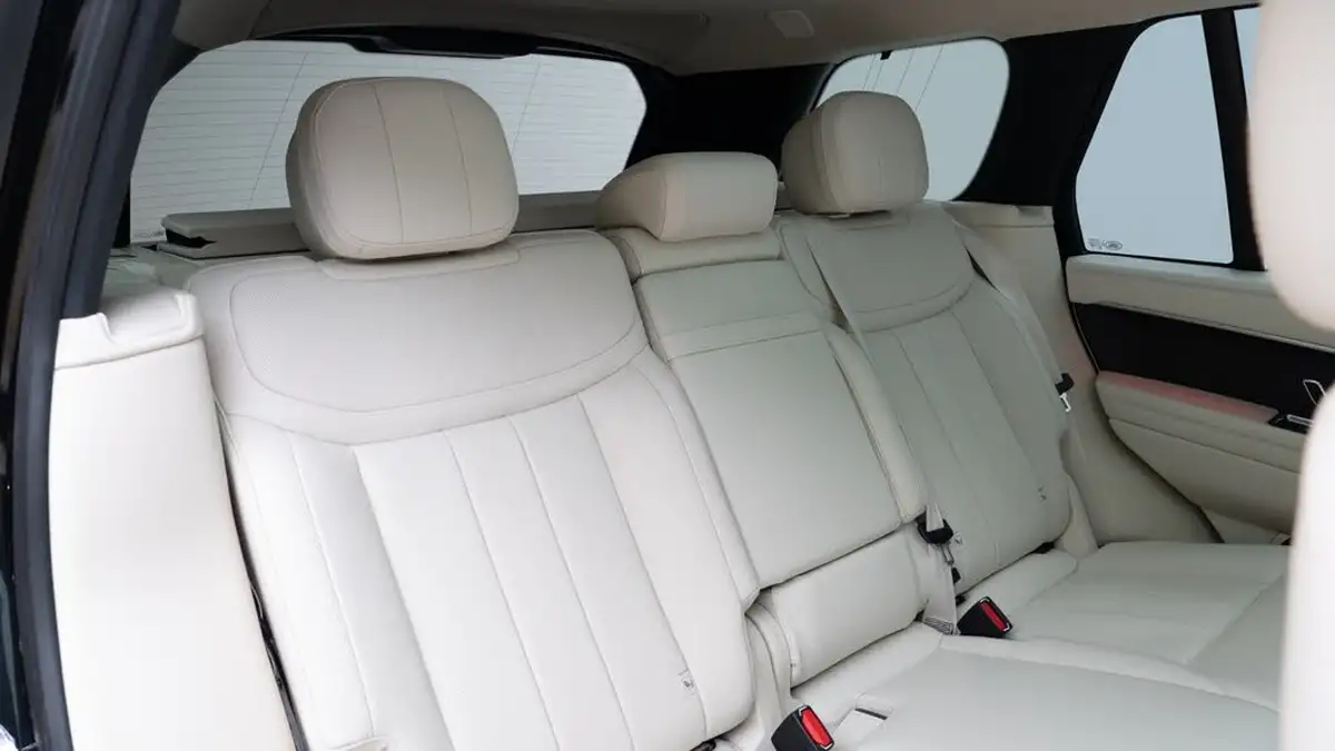 2023-land-rover-range-rover-30-d350-hse-big-15