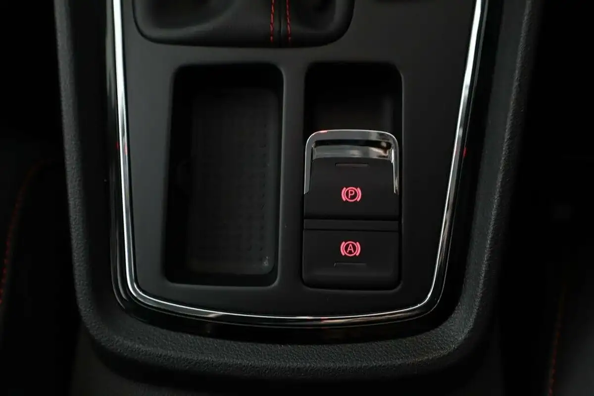 2019-seat-leon-20-tsi-fr-sport-hatchback-big-17