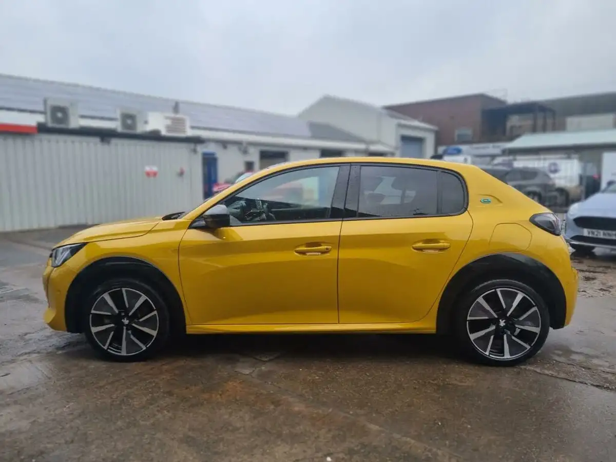 2021-peugeot-208-e-gt-50kwh-big-9