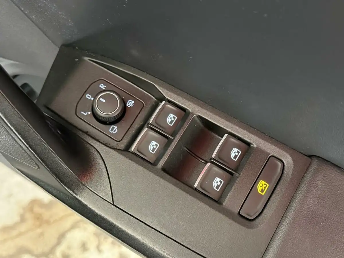 2021-seat-leon-14-e-hybrid-fr-estate-big-23