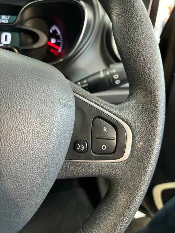 2018-renault-captur-09-tce-play-big-42