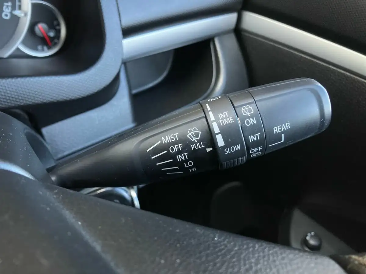 2016-suzuki-swift-12-sz-l-5d-big-35
