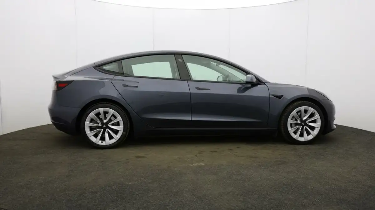 2020-tesla-model-3-e-long-range-big-53