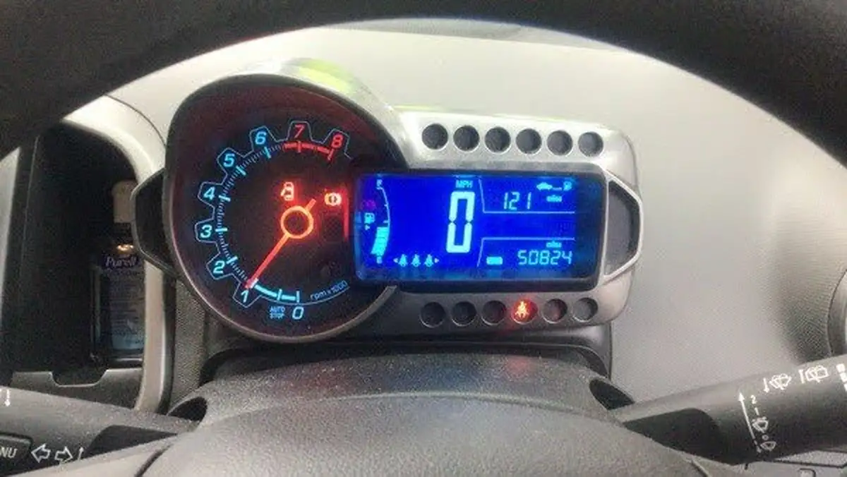 2012-chevrolet-aveo-12-lt-84bhp-big-8