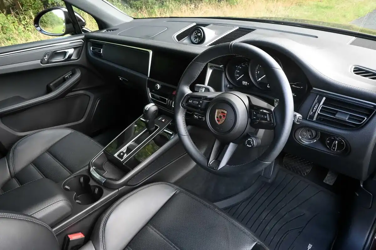 2023-porsche-macan-20-big-7