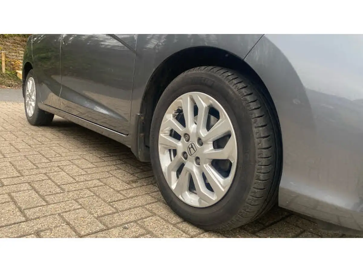 2019-honda-jazz-13-i-vtec-se-cvt-big-8