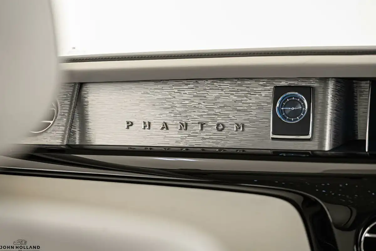 2019-rolls-royce-phantom-67-big-45