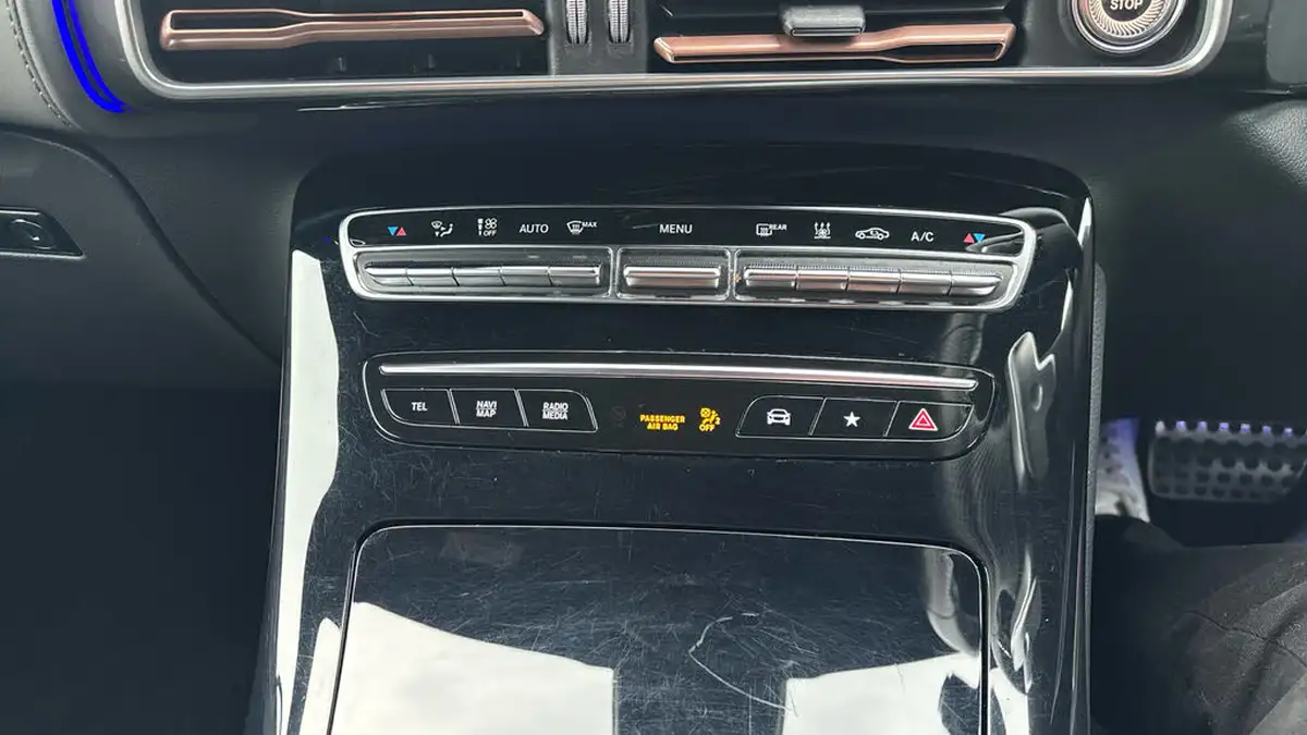 2022-mercedes-benz-eqc-e-eqc-400-amg-line-big-23