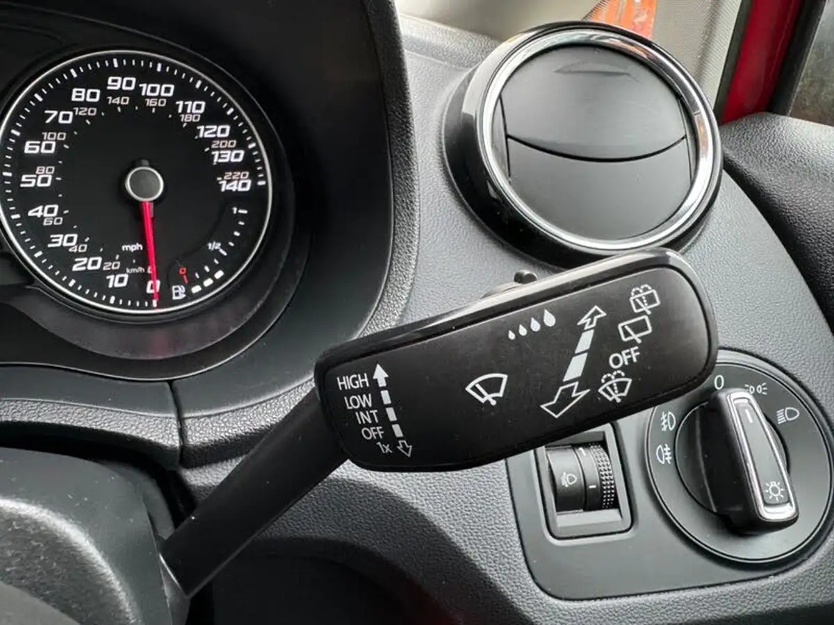 2017-seat-ibiza-10-se-technology-hatchback-5d-big-31