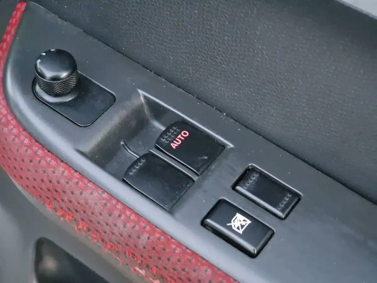 2010-suzuki-swift-16-sport-big-14