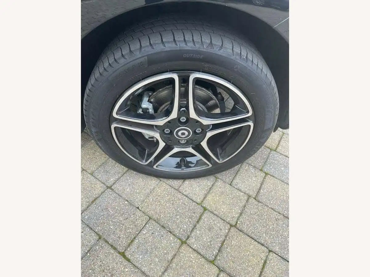 2021-smart-forfour-eq-premium-big-20