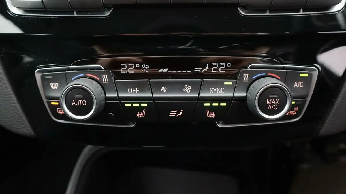 2021-bmw-x1-20-sdrive20i-xline-big-12