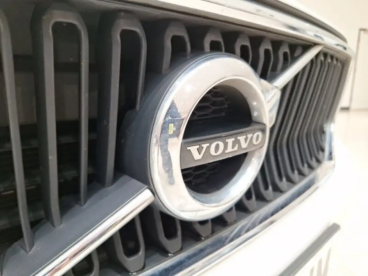 2020-volvo-xc40-20-b4-momentum-awd-big-18