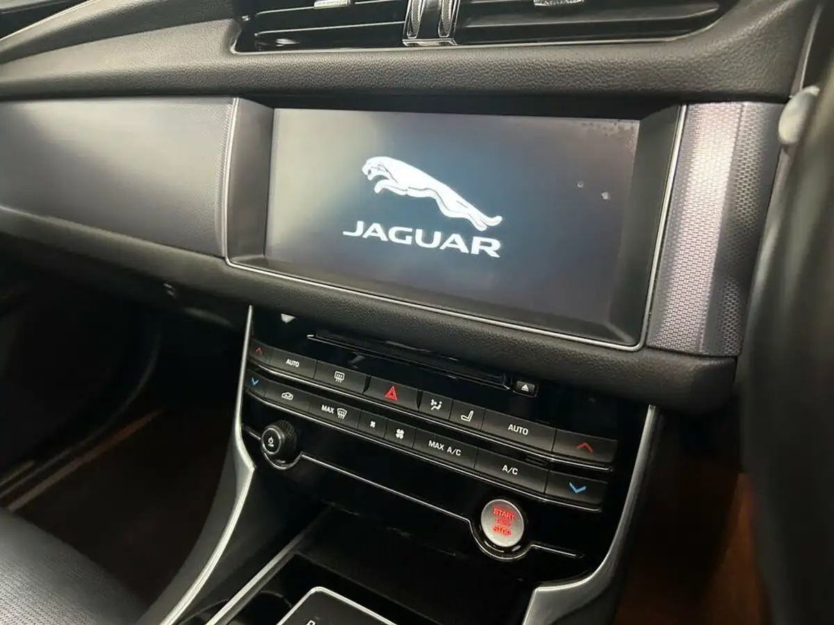 2017-jaguar-xf-20i-r-sport-300ps-awd-saloon-4d-1999cc-big-31