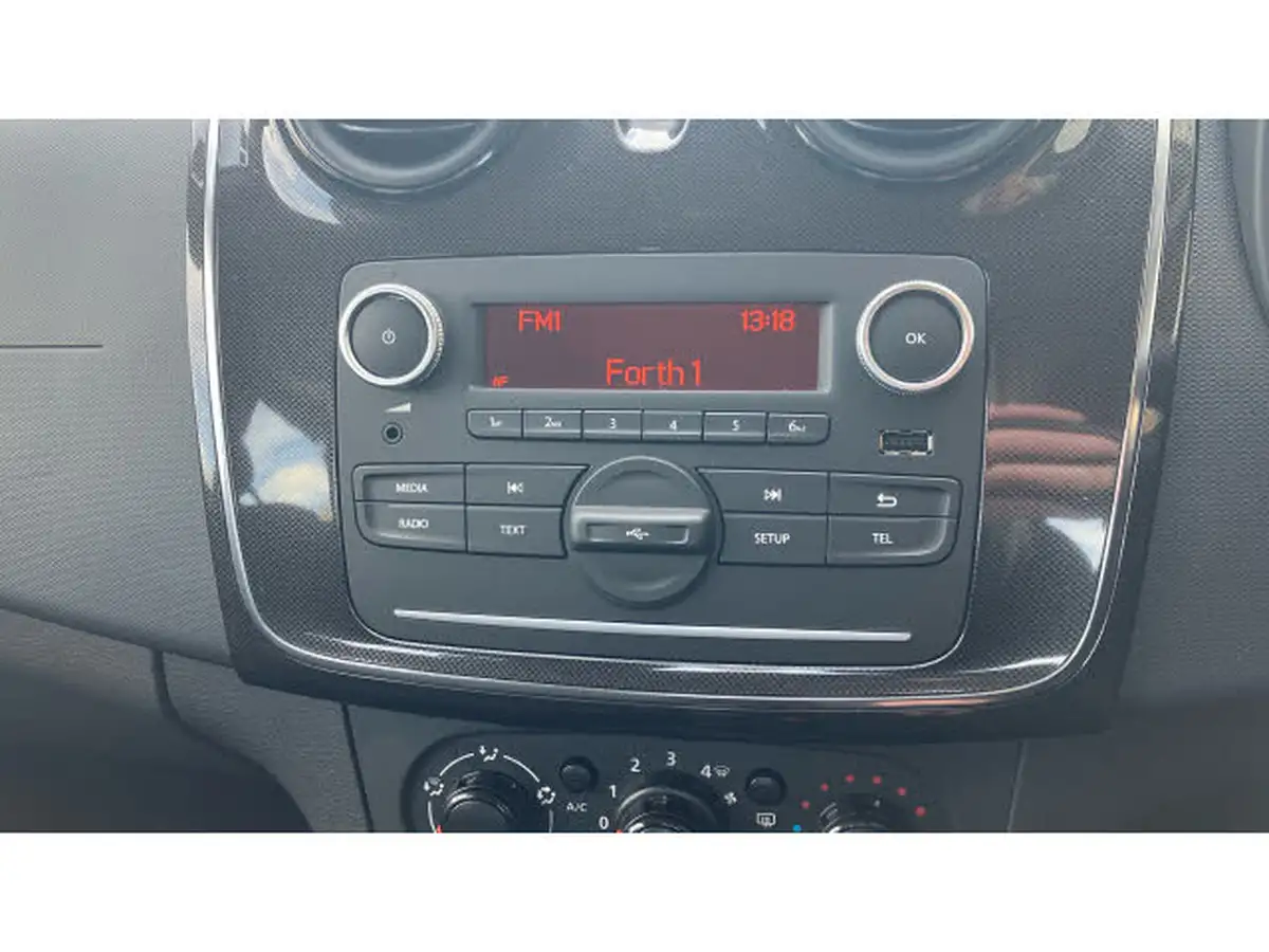 2020-dacia-sandero-10-sce-essential-big-11