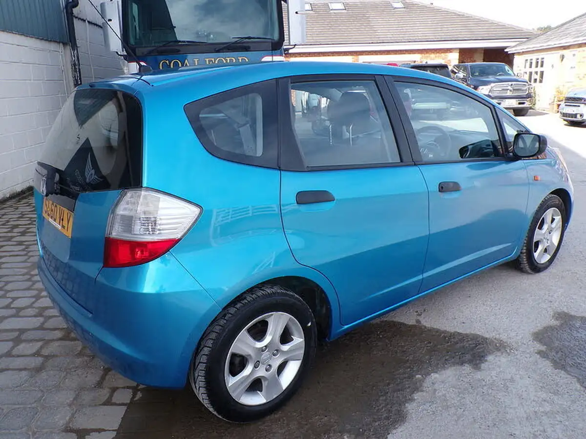 2010-honda-jazz-12-se-big-6