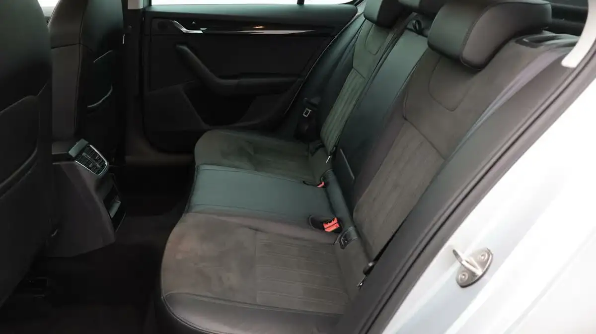 2019-skoda-octavia-20tdi-se-l-hatchback-big-16