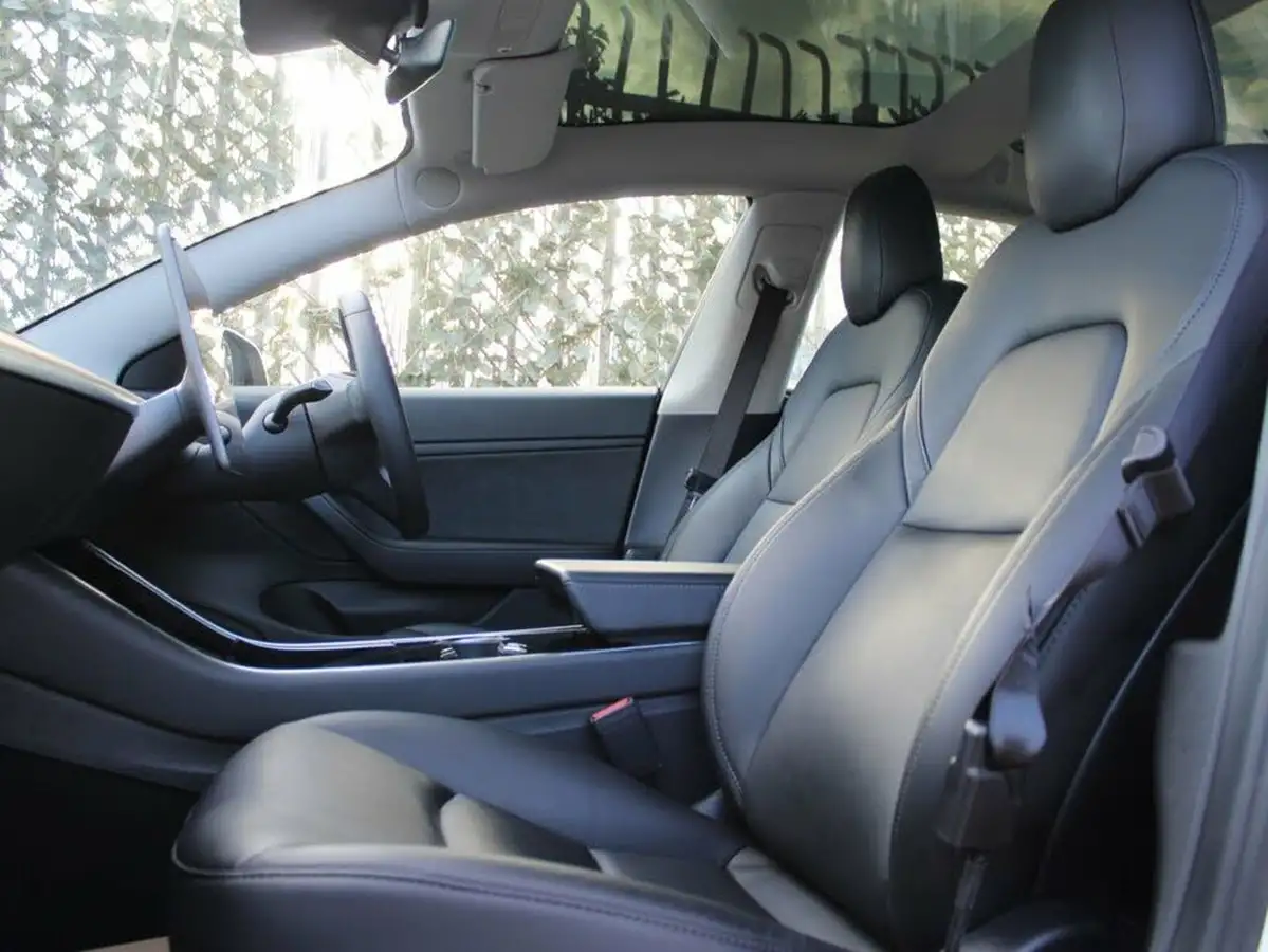 2020-tesla-model-3-e-long-range-big-2