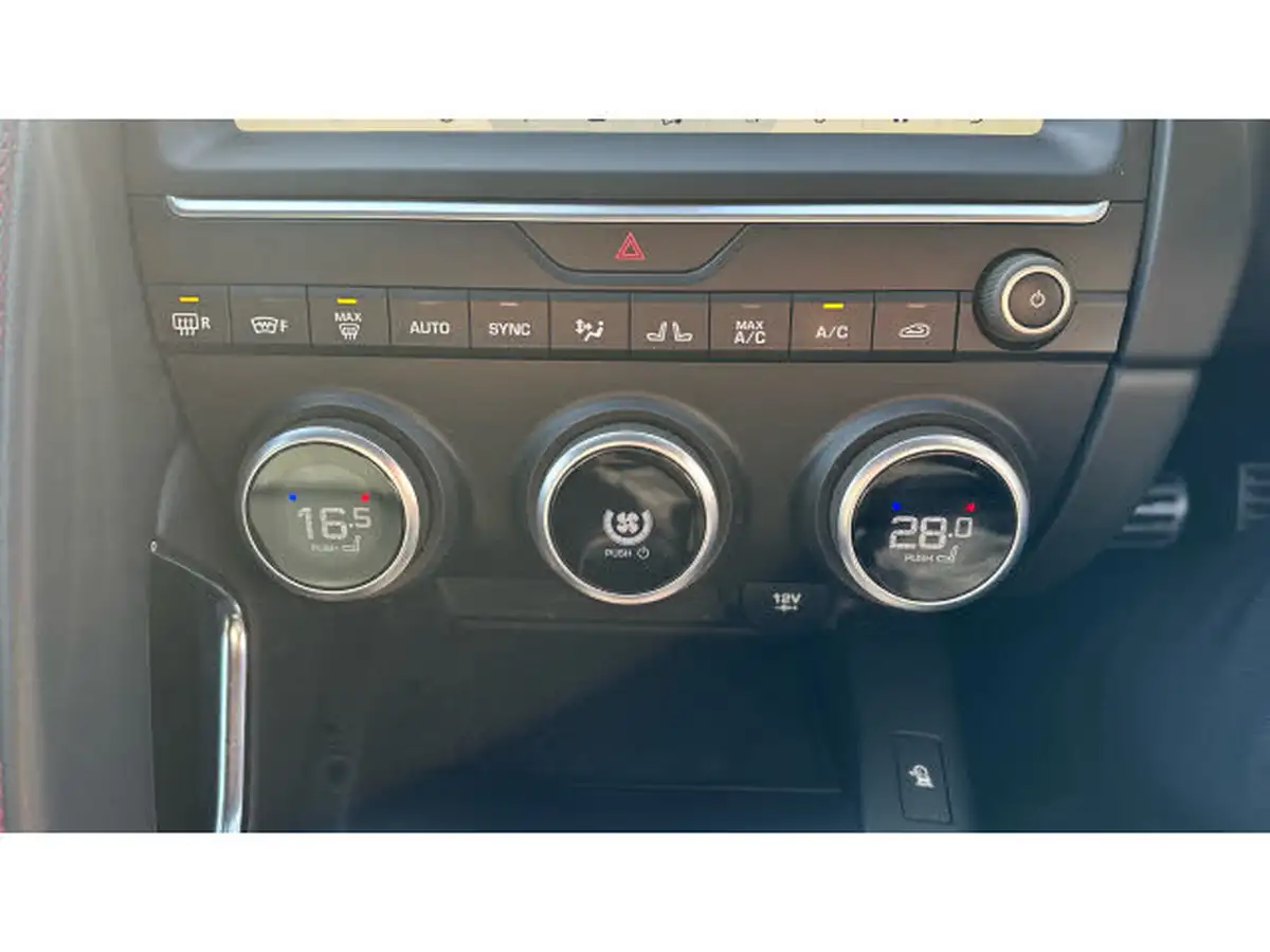 2020-jaguar-e-pace-20-i4d-chequered-flag-150ps-big-65